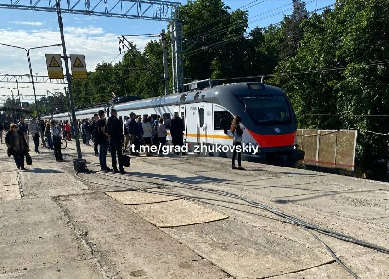 Жуковский станция электрички. Аэропорт жуковский автобус до метро. Эм4 кабина. Кратово станция электрички. Маршрут казанский вокзал аэропорт шереметьево.