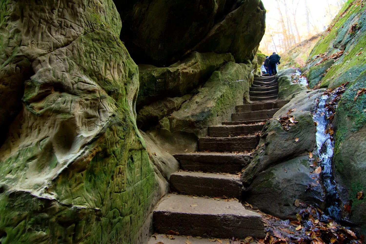 мезмай гуамское ущелье. горы адыгеи лагонаки. краснодар горы куда поехать. хаджох водопады. скала петушок горячий ключ.