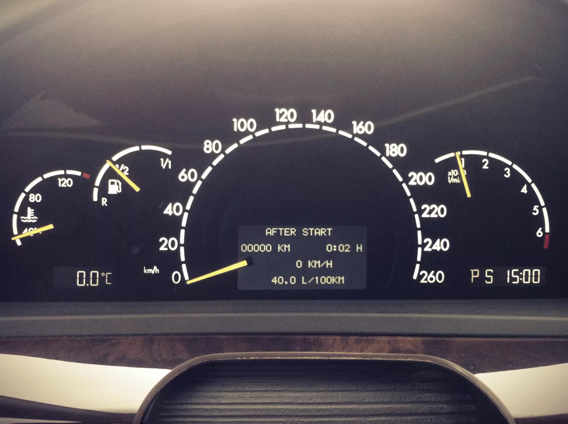 Реальный расход в городе. Табло w220. расход топлива мерседес s500. s500 220 расход топлива. w220 расход топлива.