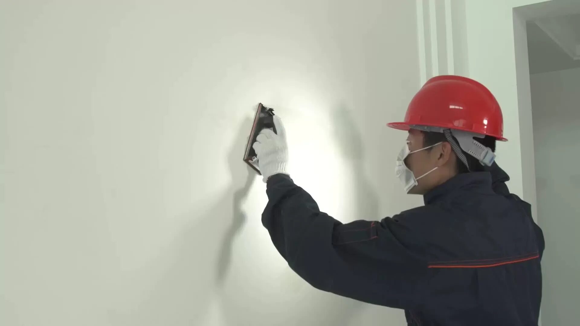 Шлифовка стен. Инструмент для шлифовки стен после шпаклевки. Шкурить это. Шлифование прошпатлеванных поверхностей. Шлифовка шпаклевки.