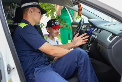 Полицейский учат