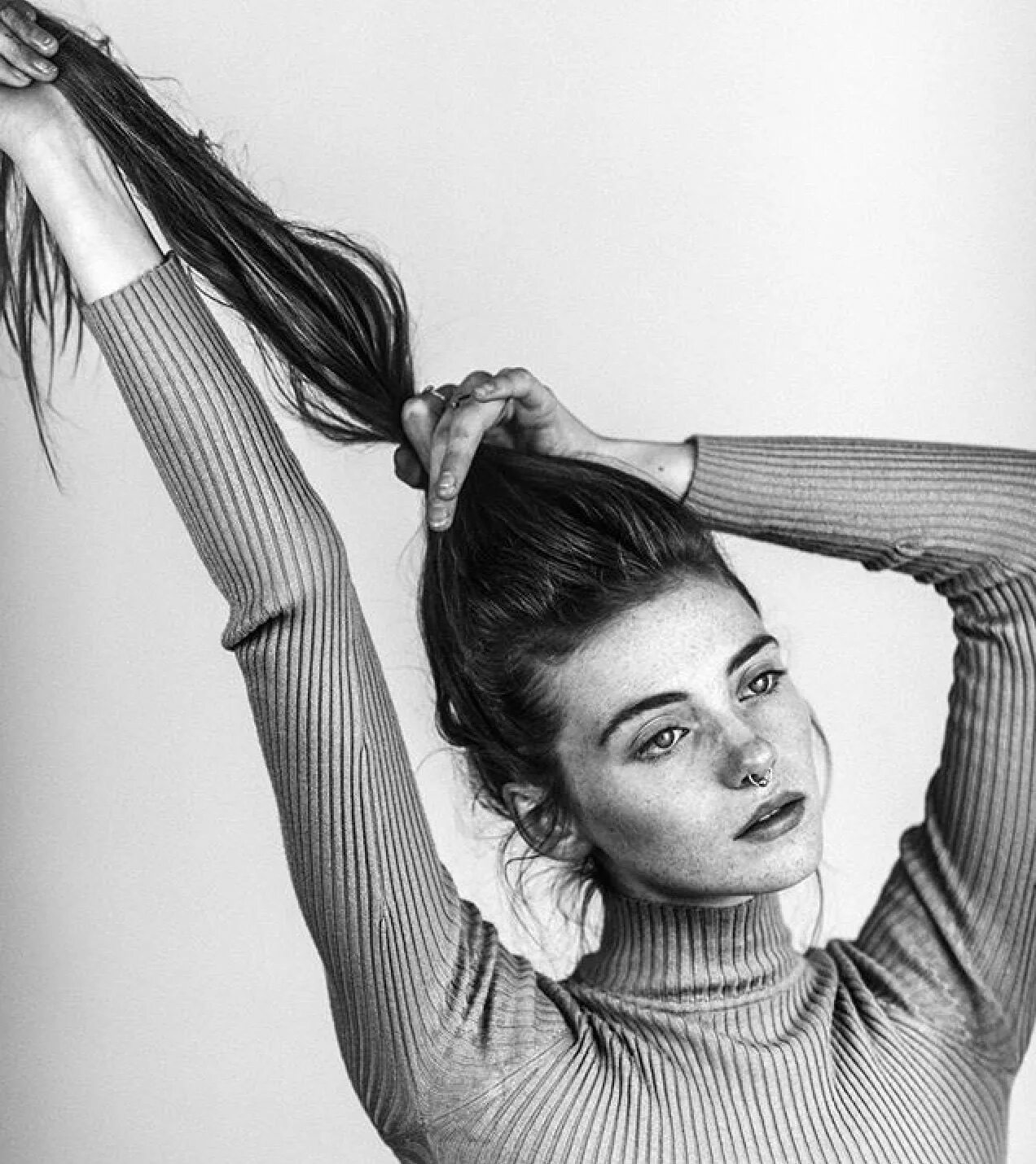 Идеи фотосессии 2023. Парящие цветы фотосессия. Идеи фотосессии 2023. Идеи фотосессии 2023. Фотосессия один дома.