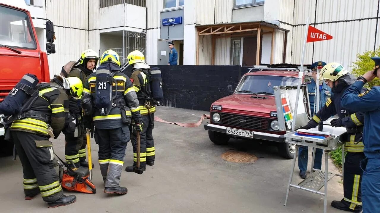 Пожарные учения Зеленоград. Пожарная охрана. Специальные учения для пожарных. Фотосессия зеленоградских пожарных. Проведение учений по пожарной безопасности