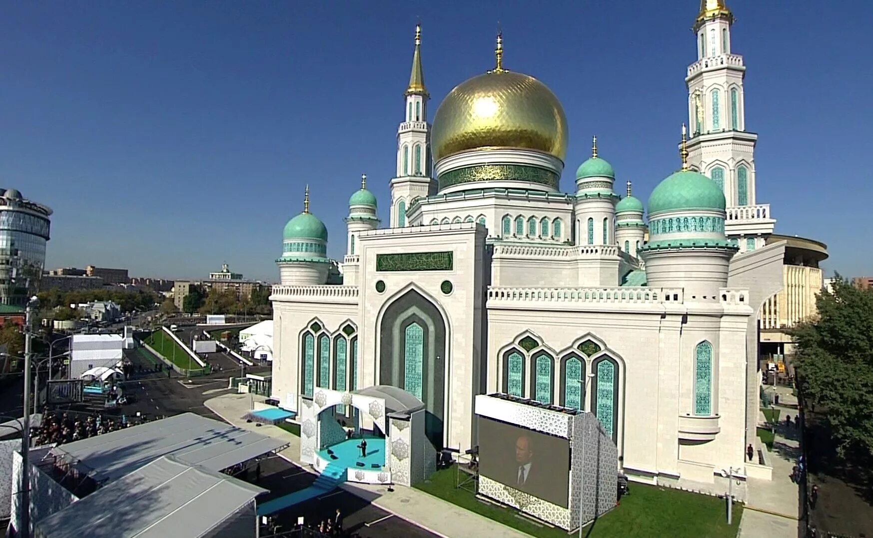 В москве есть мечеть. Центральная Соборная мечеть в Москве. Минарет Московской Соборной мечети.