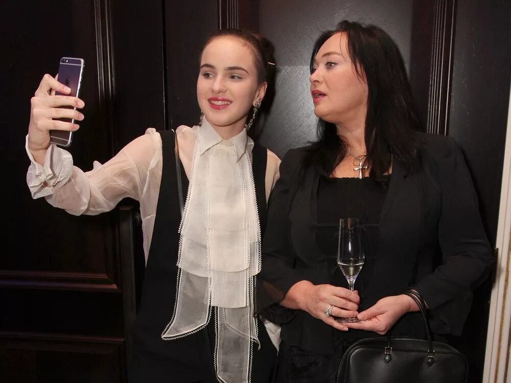 где сейчас дочь гузеевой. лариса гузеева дочь ольга. дочь ларисы гузеевой. ольга бухарова дочь гузеевой. ольга бухарова дочь ларисы гузеевой.