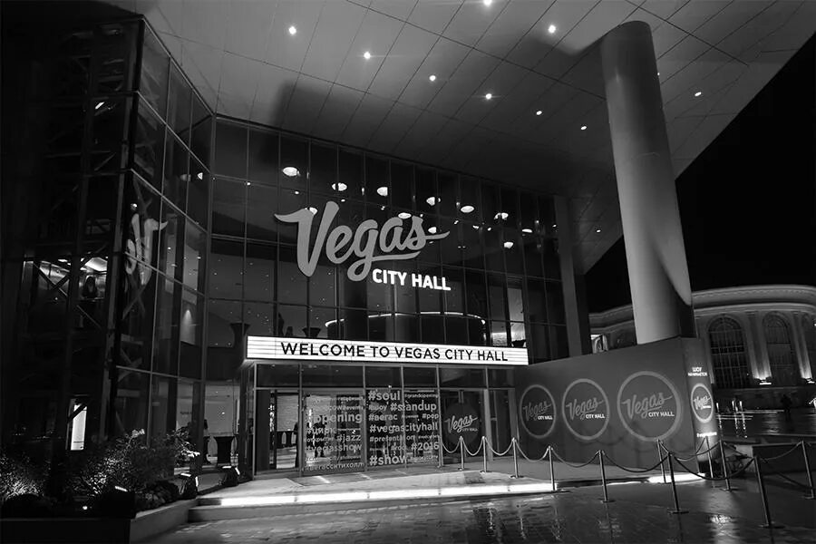 Как переводится crocus city. Vegas City Hall Красногорск. Крокус Сити Холл ТЦ. Вегас Крокус Сити. Крокус Сити Холл Вегас Сити.