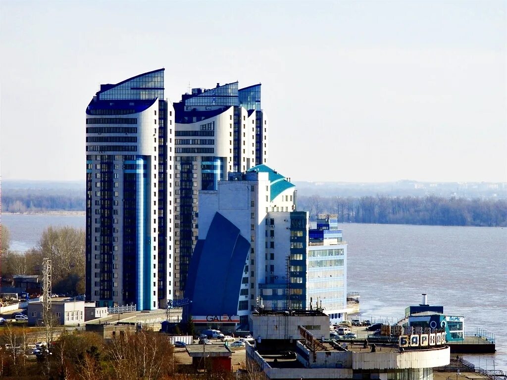 Причал Барнаул. Река Обь Барнаул. Дома на Оби в Барнауле. Алтайский край Барнаул Аквамарин.