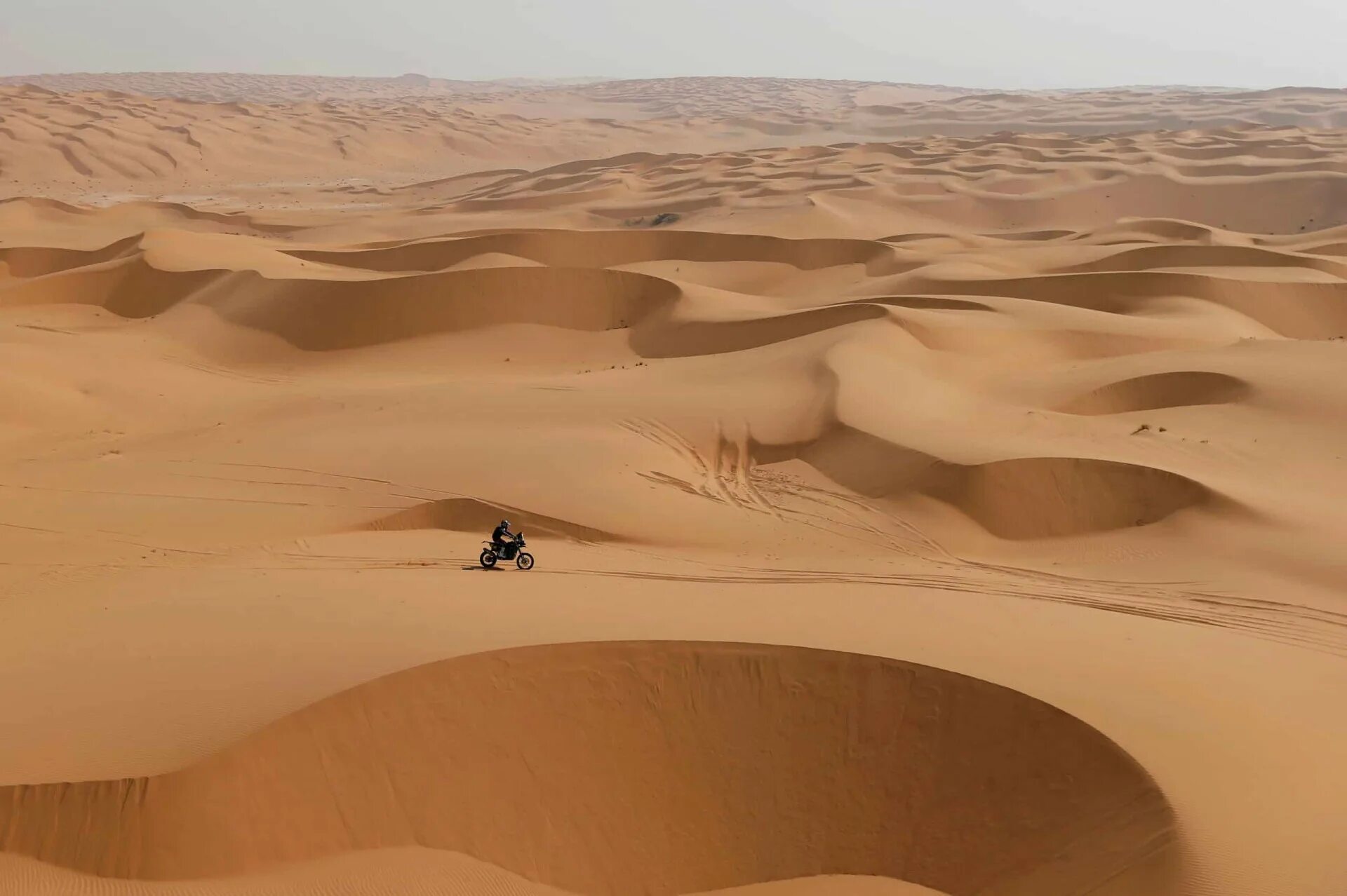 Саудовская аравия песок. Wadi ad Dawasir Саудовская Аравия. Саудовская Аравия Пески. Аравийский песок. Хамада пустыня.