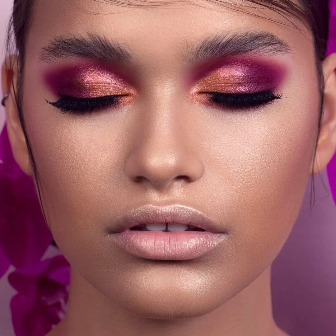 Красивый розовый макияж. Cranberry palette макияж. natasha denona визажист. glam denona макияж. макияж глаз с сефора.