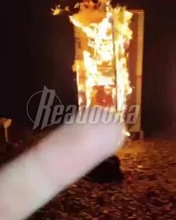 Подростки подожгли шкаф