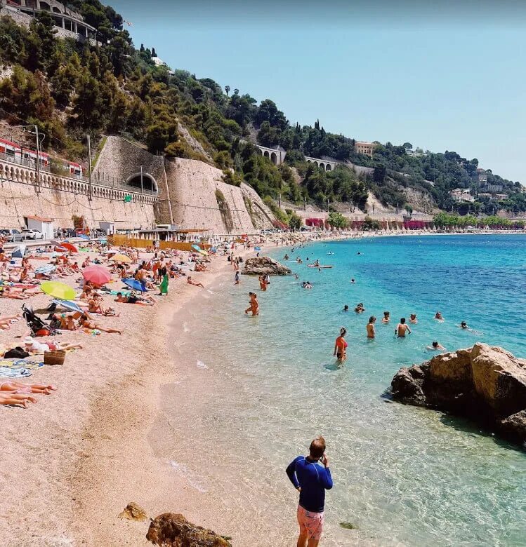 Nice beach. Пляж де карра Ницца. Ницца Франция пляжи. Лазурный берег Франции фото. Муниципальное пляж Ниццы.