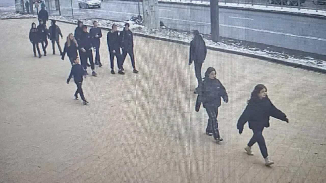 Девочку редан натянули по кругу. Редан прическа. молодежное движение редан. рёдан чвк клетчатые. клетчатые штаны чвк редан.