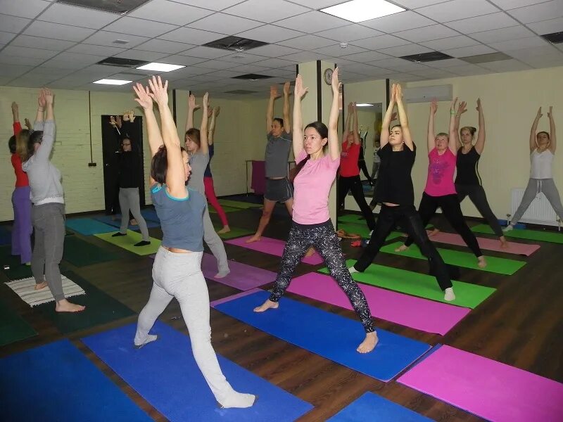 Прана йога тимирязевская. Студия Прана Yoga. Студия йоги Прана Витебск. Прана йога на Войковской. Йога группа.