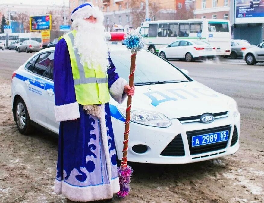 Полиция новый год. Дпс новый год. Гаи новый год. Мороз дпс. Дедушка мороз и снегурочка с инспектором пдд.