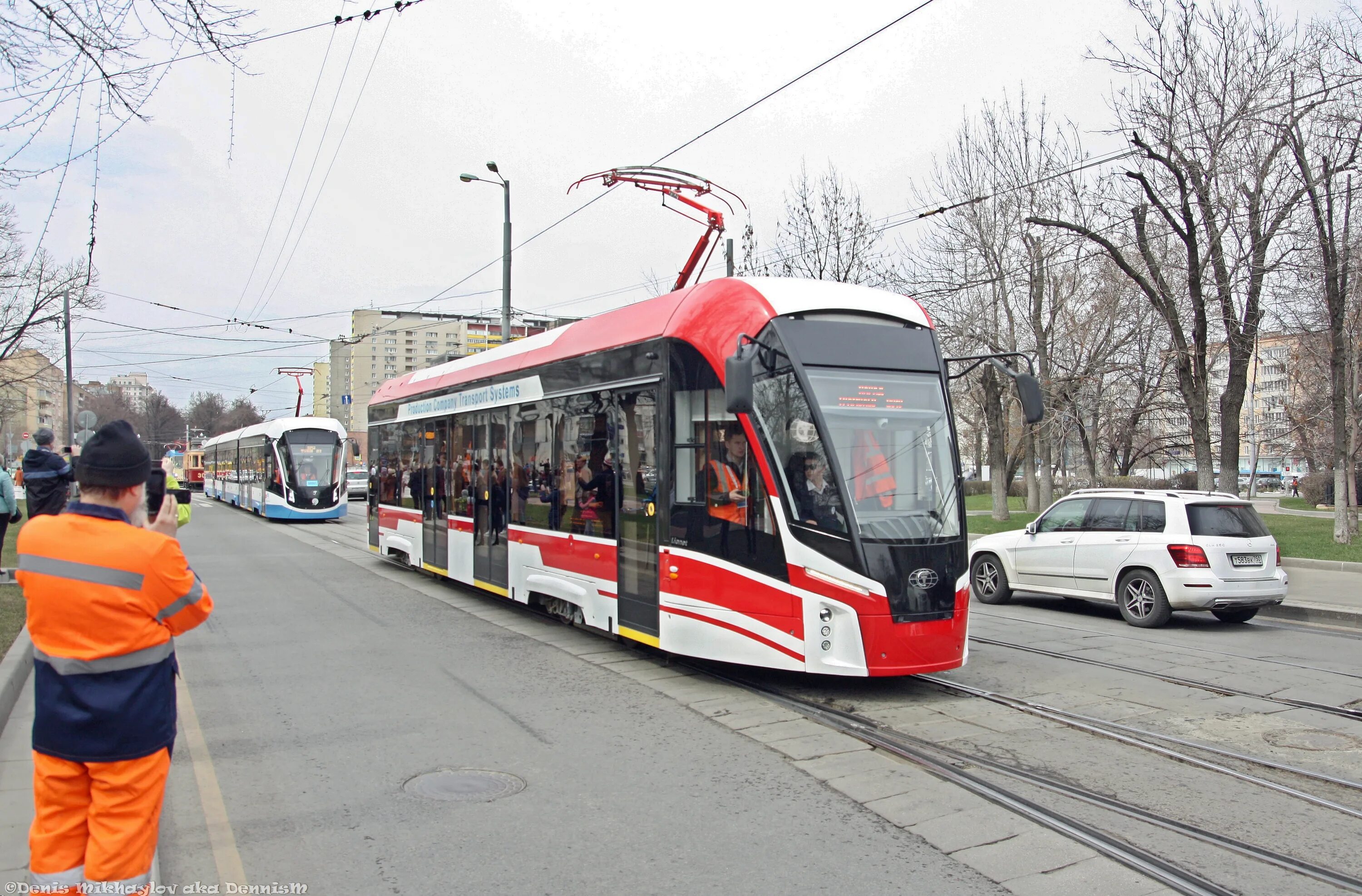 Парад нижнекамск. Парад трамваев в перми. Трамвай львенок пермь. Парад трамваев в перми. Трамвай 20 спб.