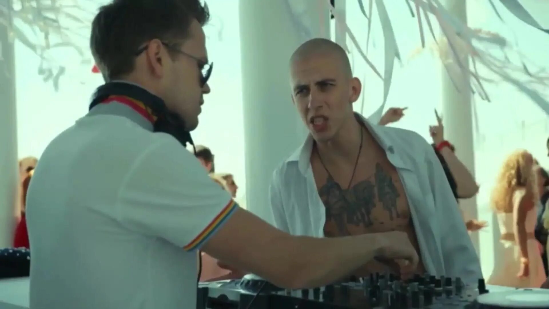 включи клип одинокий. включи клип одинокий. паль горько. слава певица одиночество сволочь клип. дед из фильма горько.