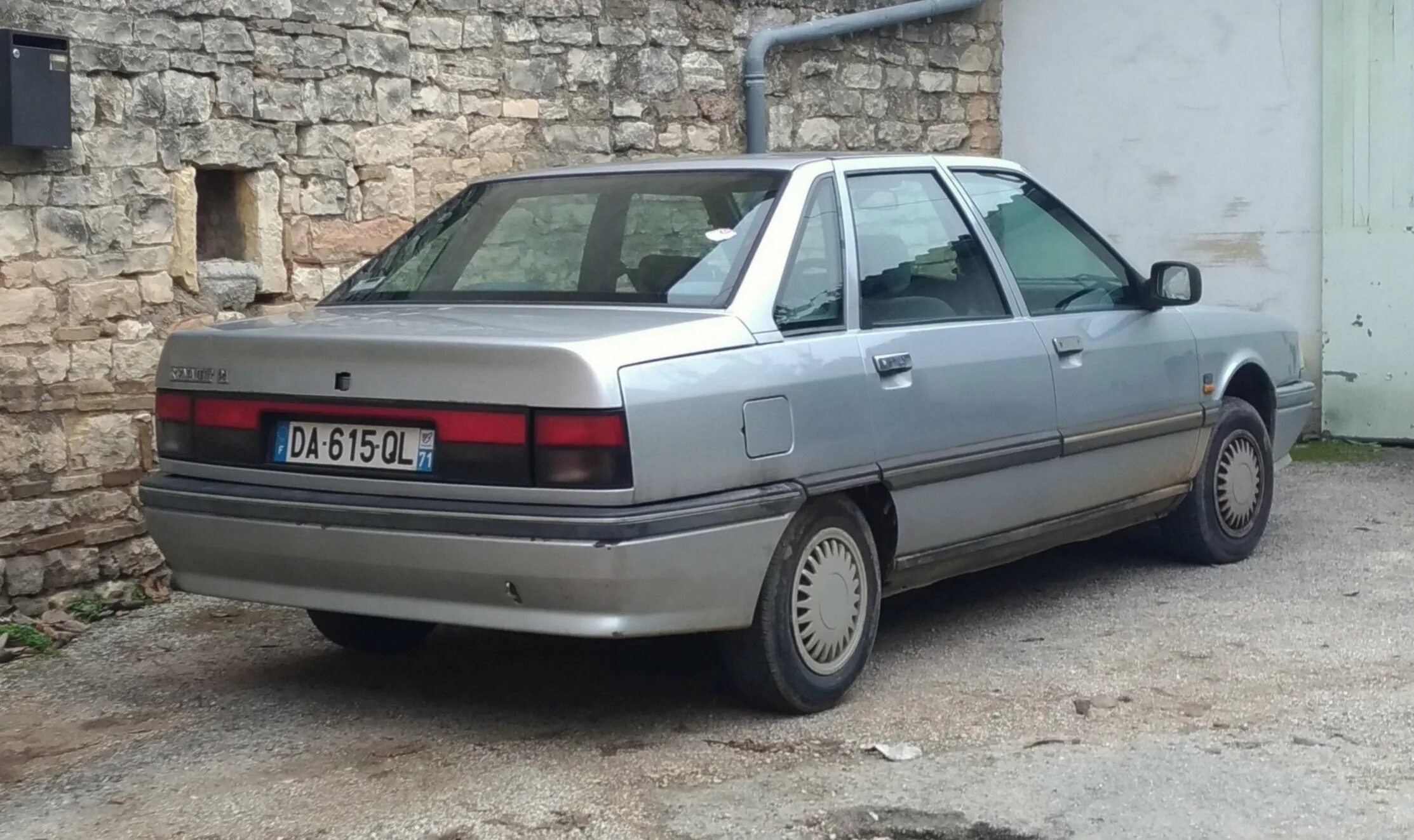 Рено 21 год. Renault 21 4wd. Renault 21 Hatchback. Рено 21 GTX 1985. Рено 21 комплектации.