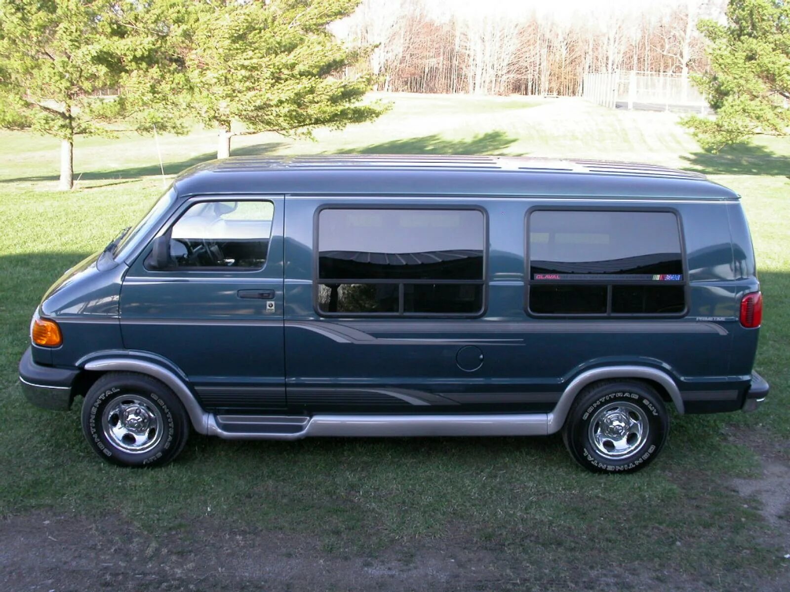 Додж микроавтобус. Фургон dodge ram van. микроавтобус dodge ram van. dodge ram van 1998. додж рам ван 4х4.