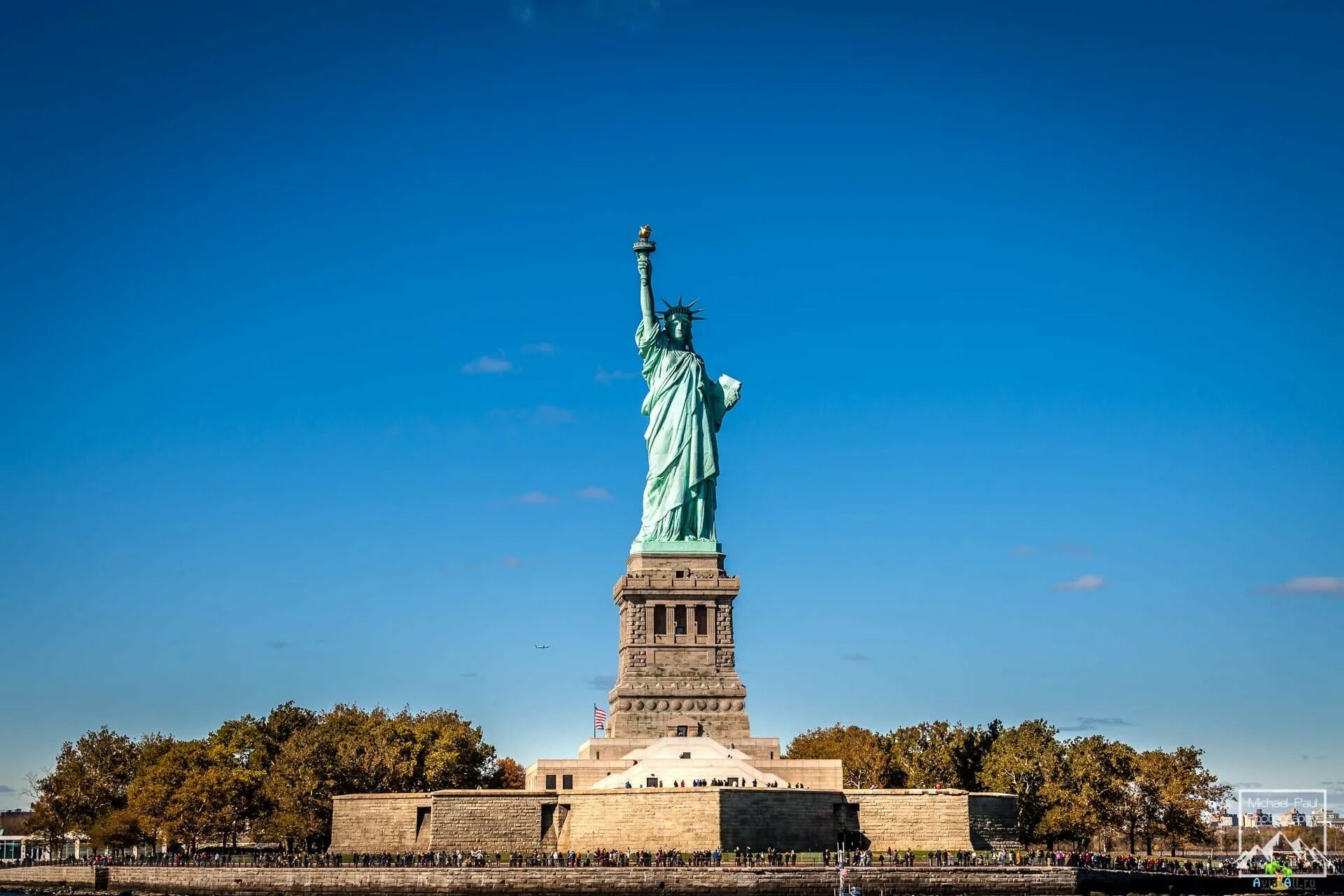 Статуя свободы США. Статуя свободы Нью-Йорк. Достопримечательности США статуя свободы. Статуя свободы символ Нью Йорка.