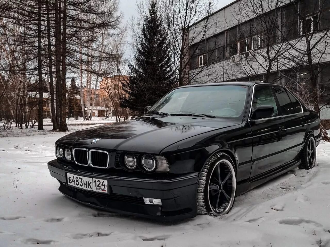 Е34 рестайлинг. БМВ е34 черная. BMW e34 черная. БМВ 90 e34. БМВ 34 черная.