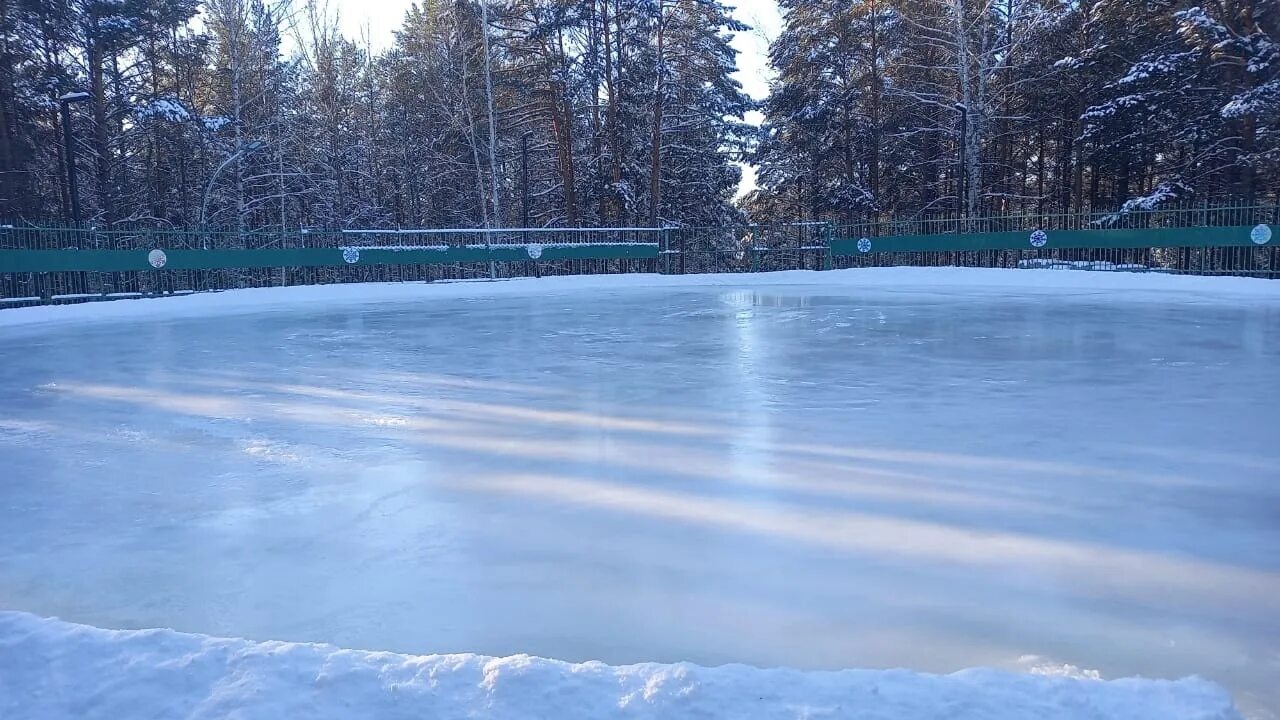 Школа 16 новоалексеевка первоуральск. Каток в первоуральске на стадионе. Каток на фонтане в первоуральске. Открытый каток первоуральск. Каток в парке первоуральск.