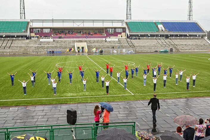 Стадион Ангара Ангарск. Новое футбольное поле в Ангарске стадион Ангара. Центральный стадион Ангара Ангарск.