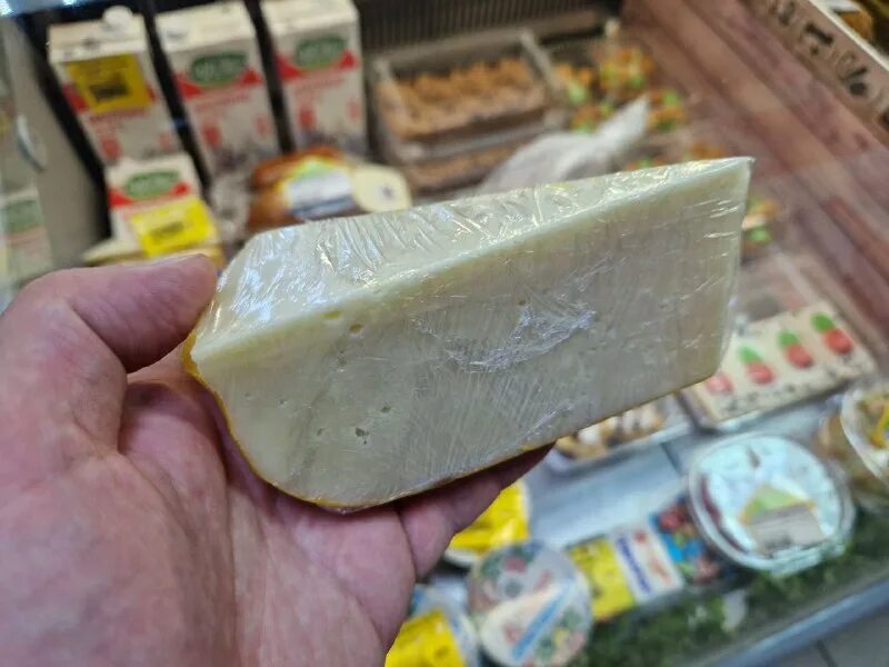 сыр с плесенью прикол. кажется я сыр. сыр хохланд бургер. мемы про сыр. кажется я сыр.