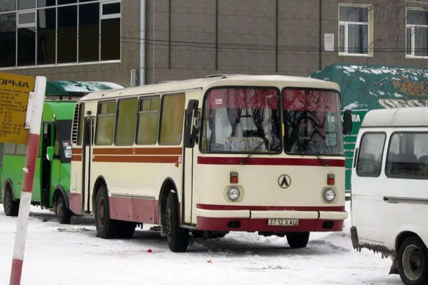 Автобус ЛАЗ 695 СССР. Пазик ЛАЗ 80. ЛАЗ-695 автобус. ЛАЗ 695 зеленый.