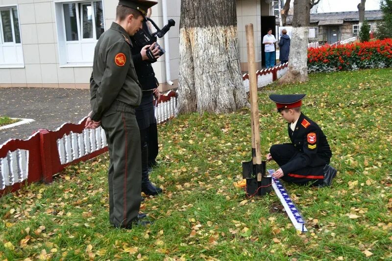 Потери сву. Эмблема Казанского Суворовского военного училища. Сквер Толстого и Суворовское Казань.