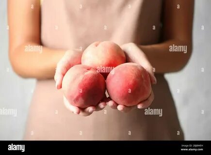 Woman holding fresh peaches Stock Photo - Alamy