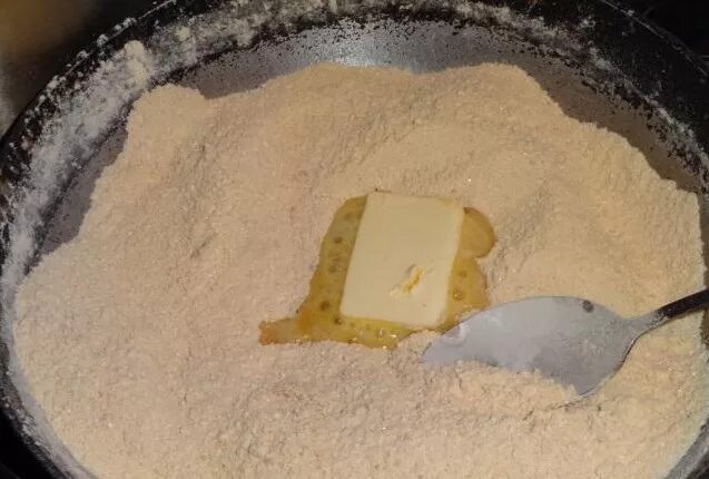 Халва мука сахар. Семечка халва. Халва из муки и сахара. Дагестанская халва бахух. Халва мука сахар.