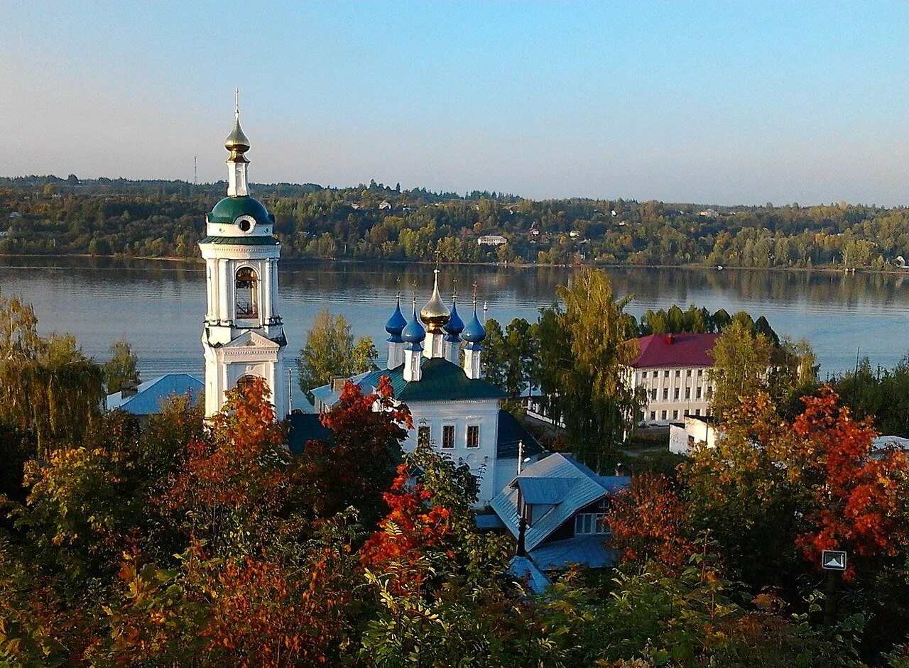 Плесс Волга Ивановская область. Город Плес Ивановской области. Плёс Ивановская область достопримечательности. Плес Жемчужина Волги.