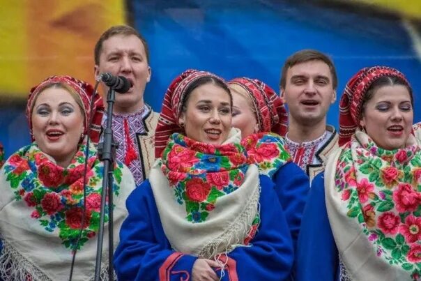 Украинский песни петь. Украинский народный ансамбль. фольклорный ансамбль украина. украинский фольклор. украинский музыкальный фольклор.