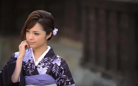 Download Japanese Kimono Women Wallpaper | Wallpapers.com.