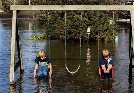 Качели вода