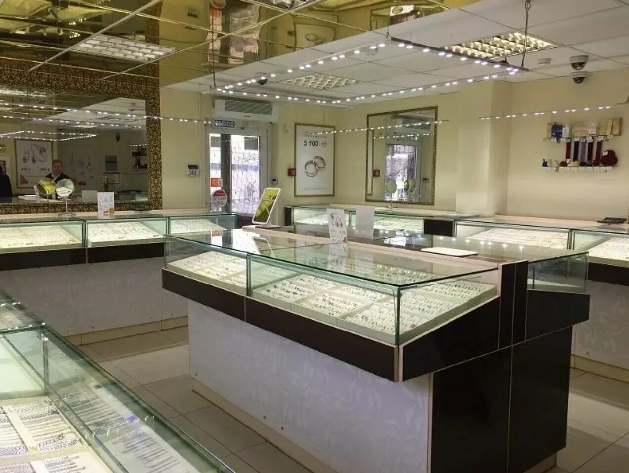 Ювелирный магазин. 585 золотой балканский. Золото на беговой. Ювелирные магазины золота спб. Ювелирный магазин пионерская санкт петербург.