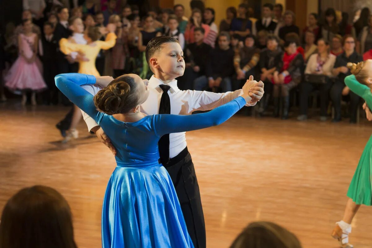 бальные танцы магнитогорск. бальные танцы магнитогорск. юник данс бальные танцы. ддт удомля бальные танцы. крокус сити бальные танцы.