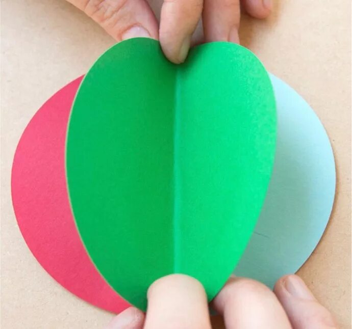 Технология 4 класс воздушный. Объемный бумажный шар. Шары из цветного картона. Воздушные шары из цветной бумаги. Шар из бумажных кружков.