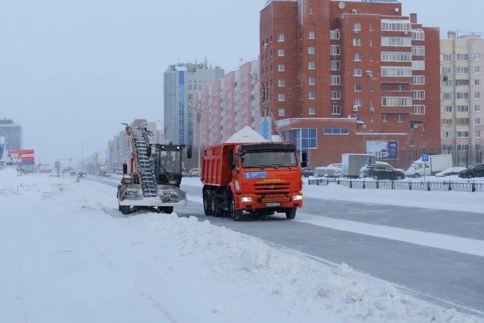 Магистральная 2 новый уренгой. Таежная 171 новый уренгой. Техника в новом уренгое. Новый мини погрузчик мксм 800. Техника в новом уренгое.
