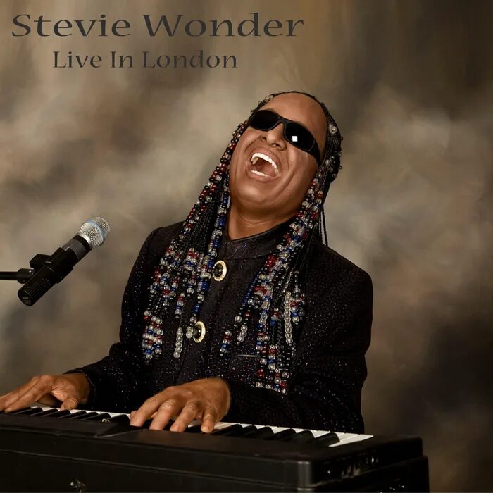 Stevie wonder-live at last. Стиви уандер - live at last. Стиви уандер синтезатор. Стиви уандер сейчас 2022. Stevie wonder 2009 - live at last (london 2008).