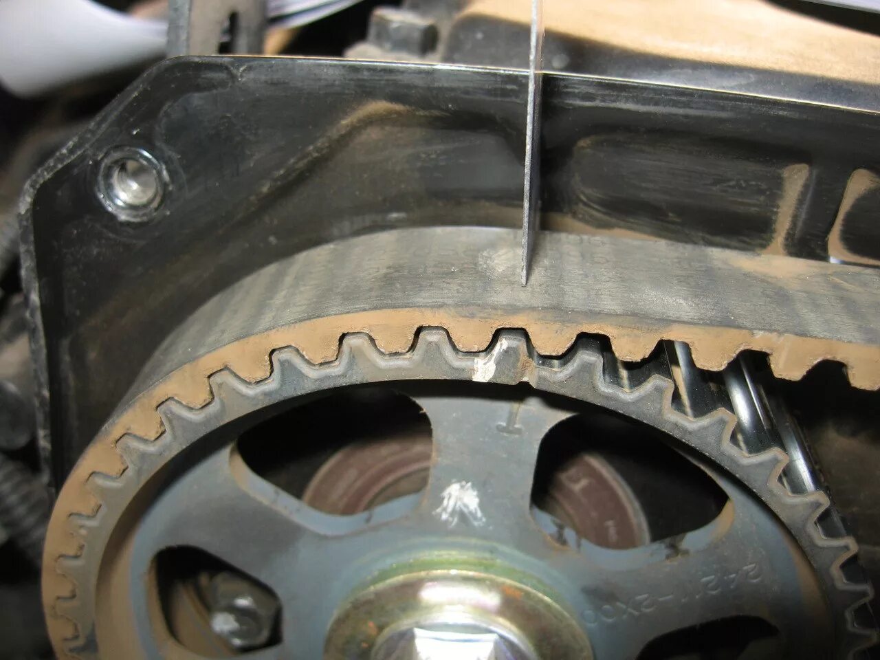 Выставить метки грм приора 16. Метки грм лада приора 16 клапанов. Сколько зубьев ремня между метками. Грм ваз 2112 16 клапанов 1. Метки грм ваз приора 16 клапанов.