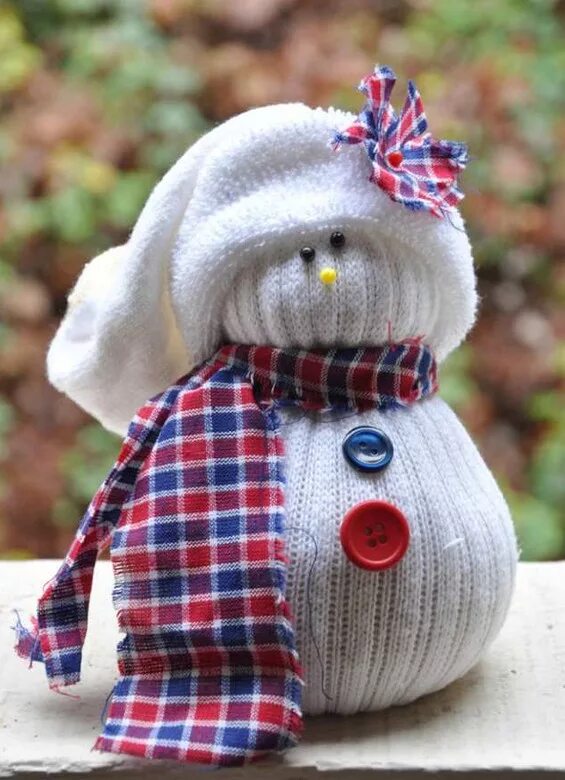 елочная игрушка из носка. сгюнеговички из носков. сгюнеговички из носков. снеговики из носков. снеговик из носка.