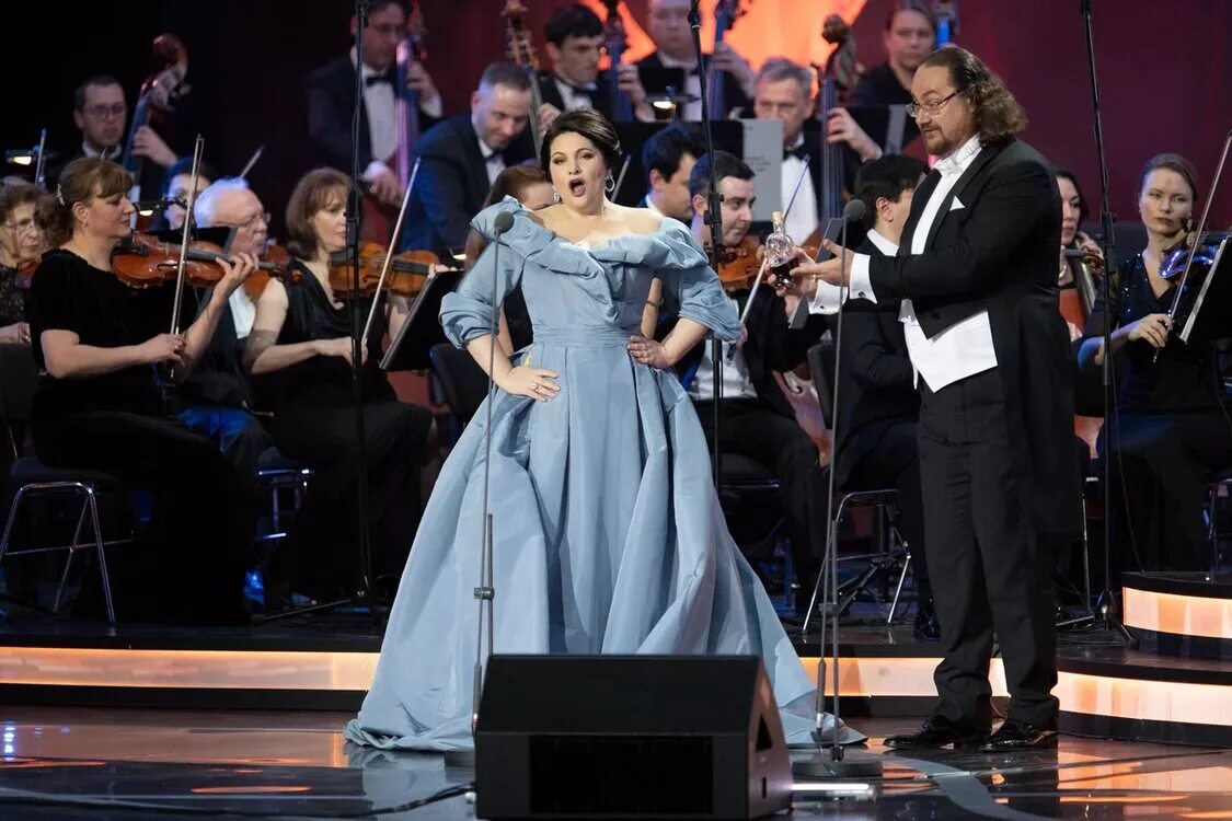 Аида гарифуллина концерт. Семья оперных певцов. Юсиф эйвазов сын. Нетребко анна и юсуф айвазов. Семья оперных певцов.