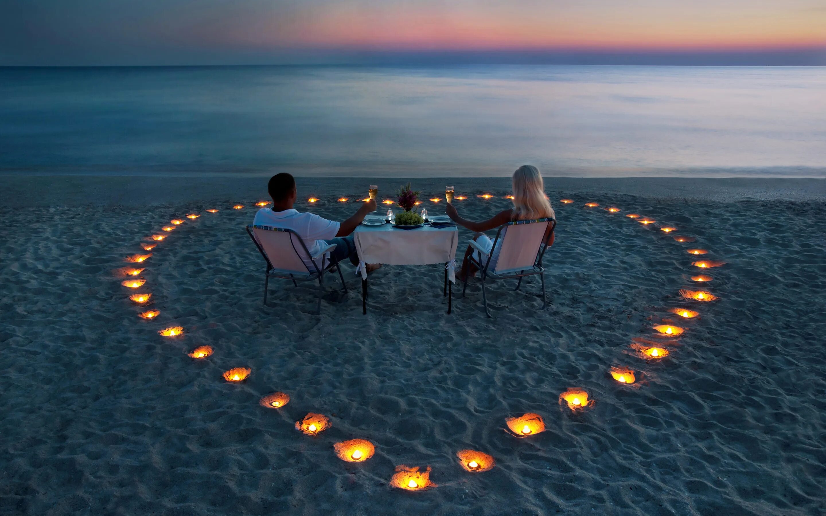 Красивые романтические места. Романтический вечер на берегу моря. Романтический ужин на берегу. Романтичные фото. Вечер на двоих интересные