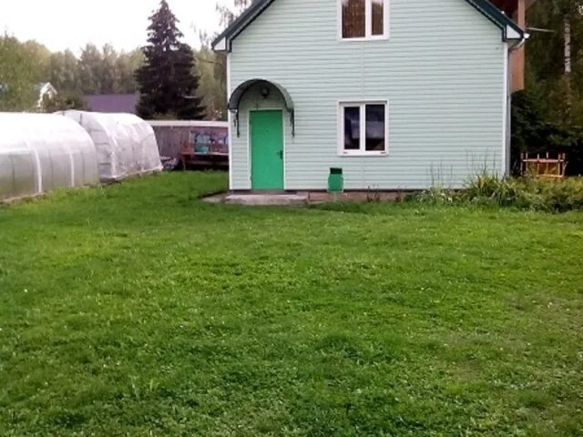 Участок с бревенчатым домом. Участок с бревенчатым домом. Обменяю дачу на вашу. Дома для дачи. Талдом домики.