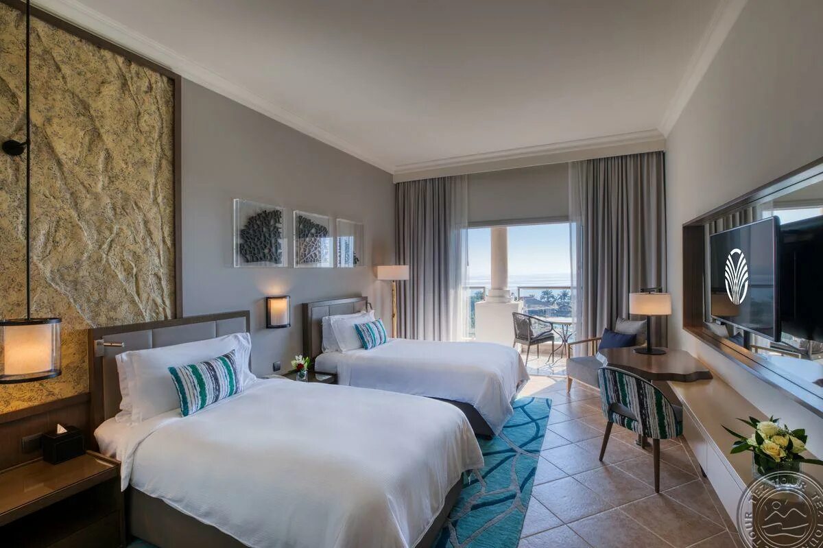 Фуджейра ротана резорт энд спа. Fujairah rotana resort &amp; spa - al aqah beach 5* черепахи. туры в ротана фуджейра 5 в. fujairah rotana resort &amp; spa al aqah beach. это еще один отель в оаэ. очень хвалят.. rotana fujairah resort отзывы в декабре и фото хола с елкой.