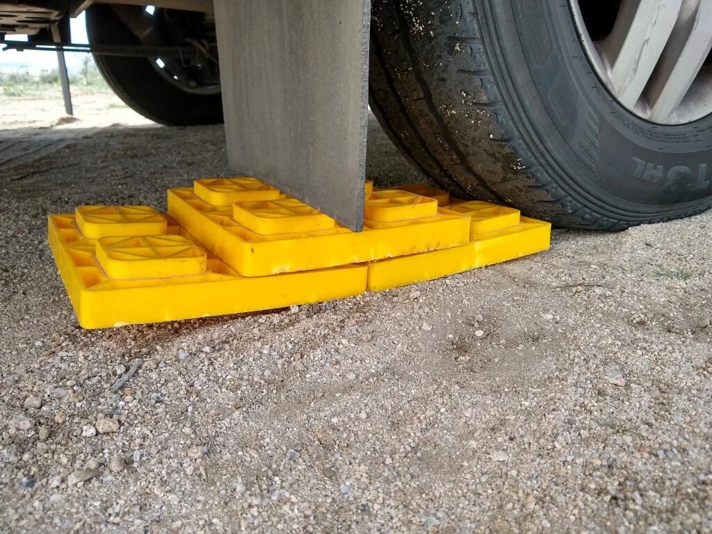 Leveling block. Rv wheel leveling blocks. trailboss caravan leveling chock. steel wheel chock for trailer.