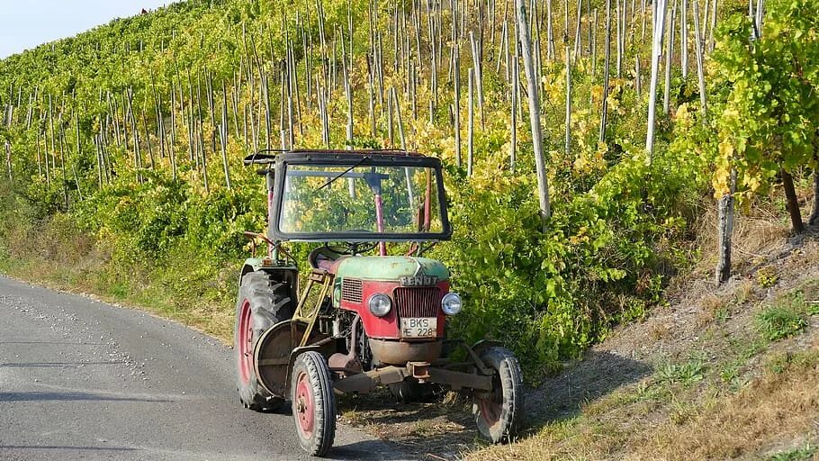 Vin трактора. Трактор для дачи. Трактор для виноделов. Трактор для дачи старый. Вин трактора.