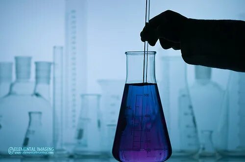 Химическая нефть. Нефть в колбе. Утилизация нефтепродуктов. Химические топлива. Пиролизного масла.