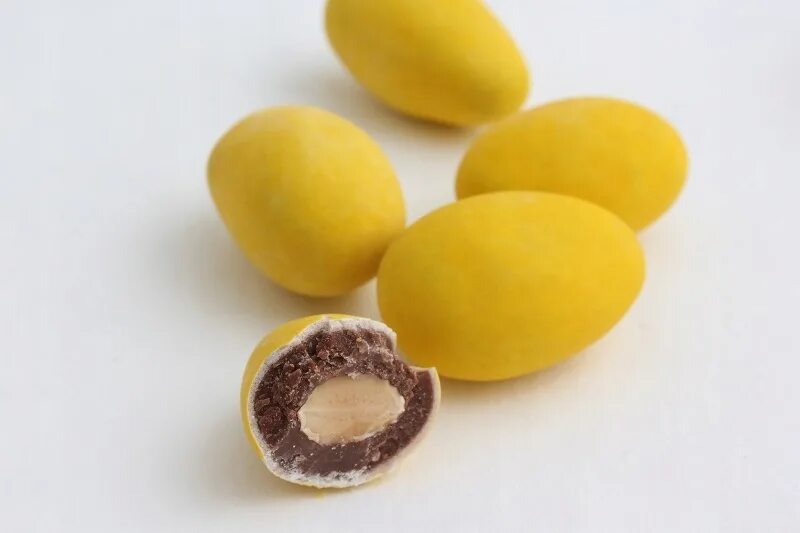 Ломтик шоколада. Риттер спорт с лимоном и вафлей. Лимон шоколада на прозрачном фоне. Chocolate lemon. Шоколадная лимонка.